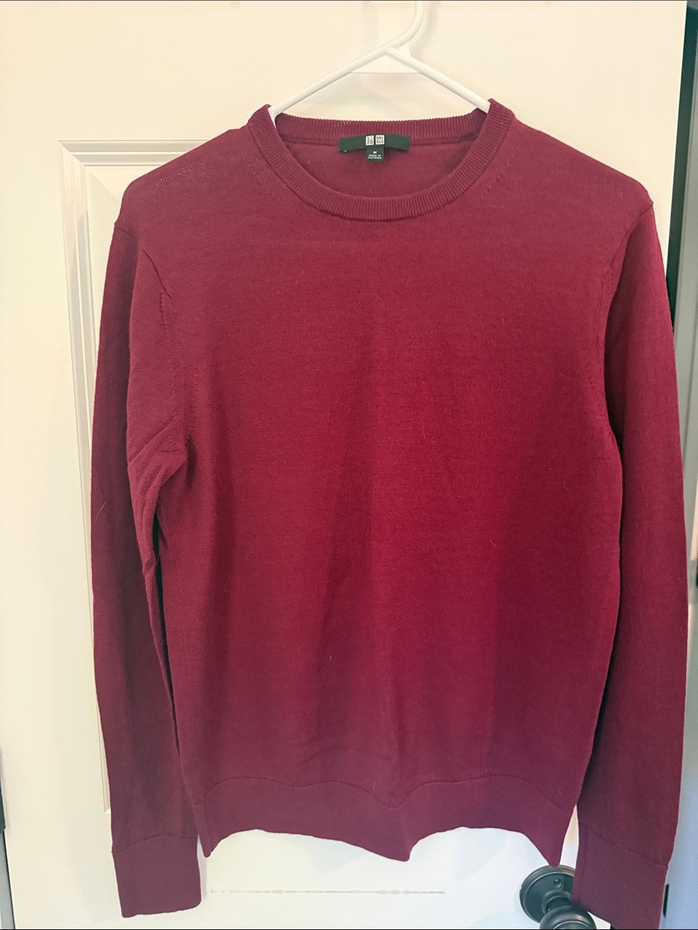 Uniqlo Women’s Crewneck Wool Sweater in Berry, size Medium
